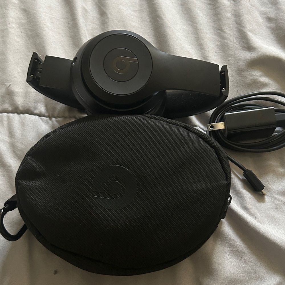 Beats by Dre Black Over-Ear Headphones